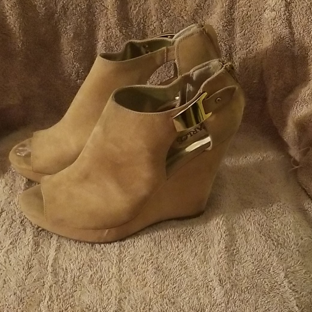 Shoes - Picture 2 of 5